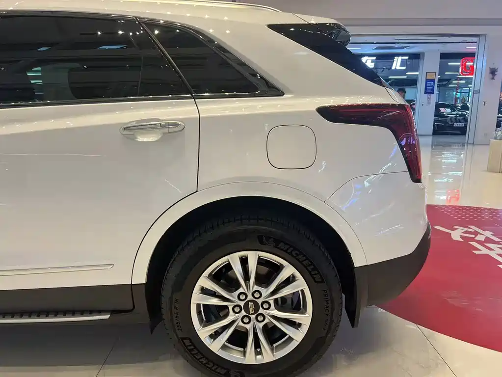 Cadillac XT5 — фото 22