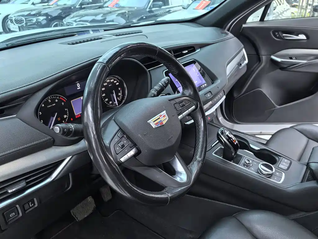 Cadillac XT4 — фото 7