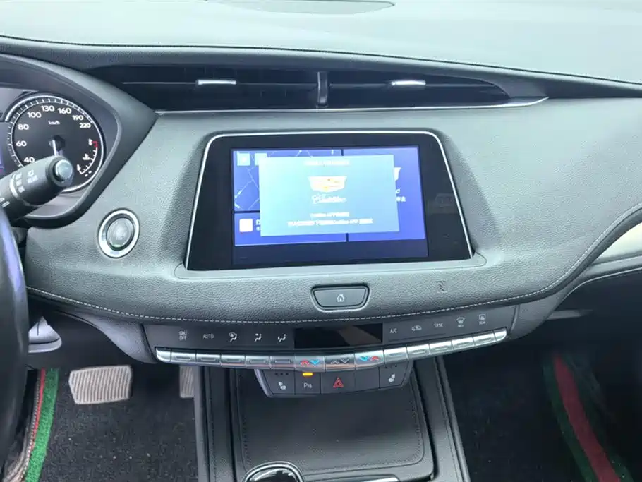 Cadillac XT4 — фото 13