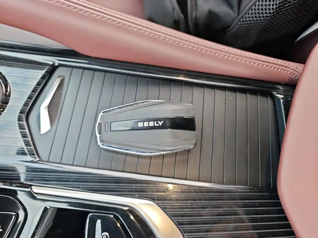 Geely Monjaro — фото 8