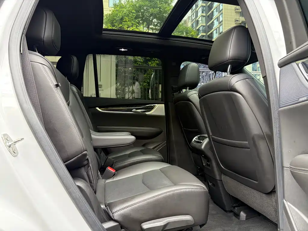Cadillac XT6 — фото 13