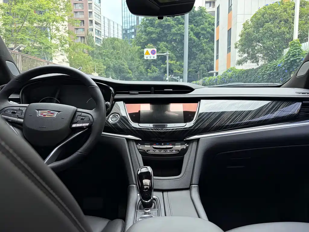 Cadillac XT6 — фото 18