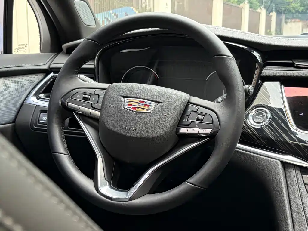 Cadillac XT6 — фото 20