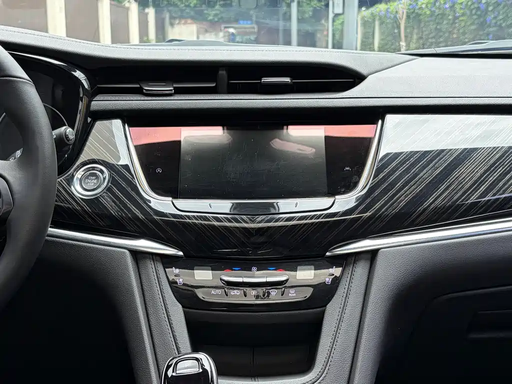 Cadillac XT6 — фото 22