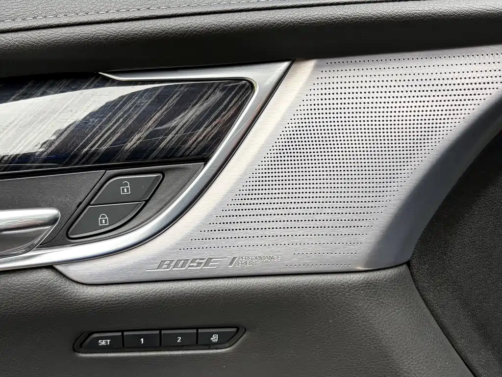 Cadillac XT6 — фото 25