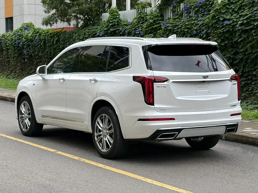 Cadillac XT6 — фото 8