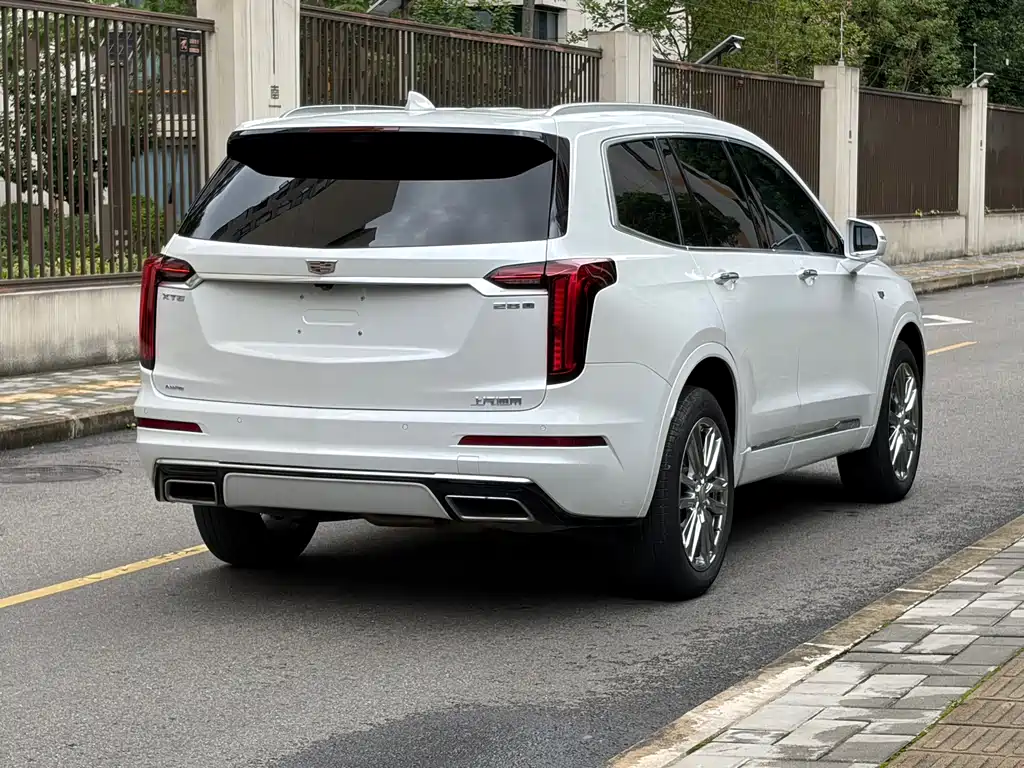 Cadillac XT6 — фото 9