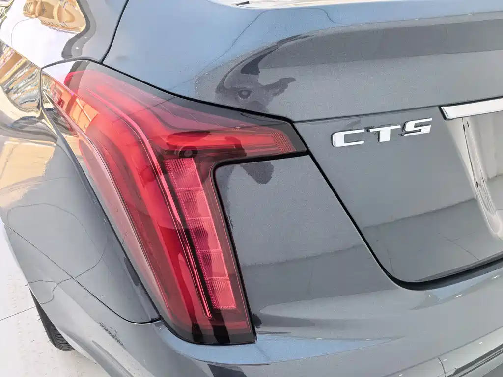Cadillac CT5 — фото 14