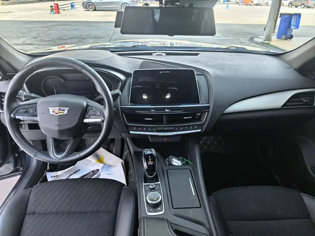 Cadillac CT5 — фото 9