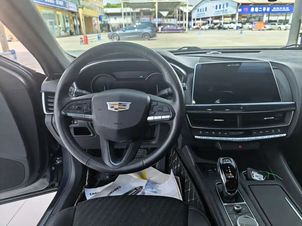 Cadillac CT5 — фото 10