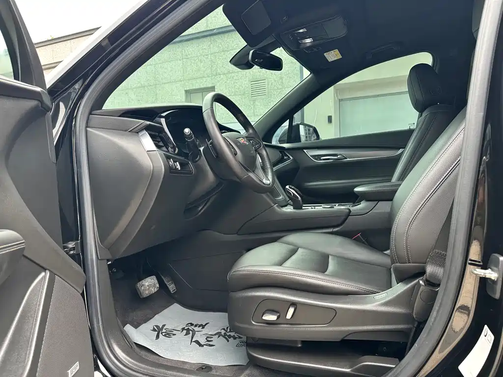 Cadillac XT6 — фото 17