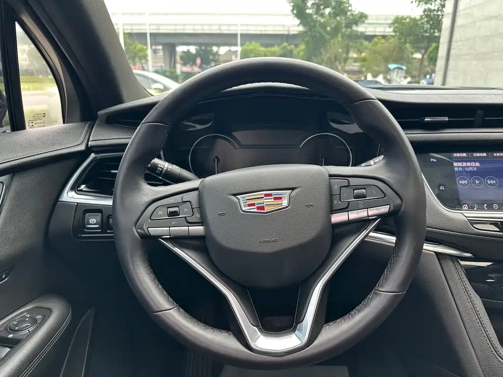 Cadillac XT6 — фото 7