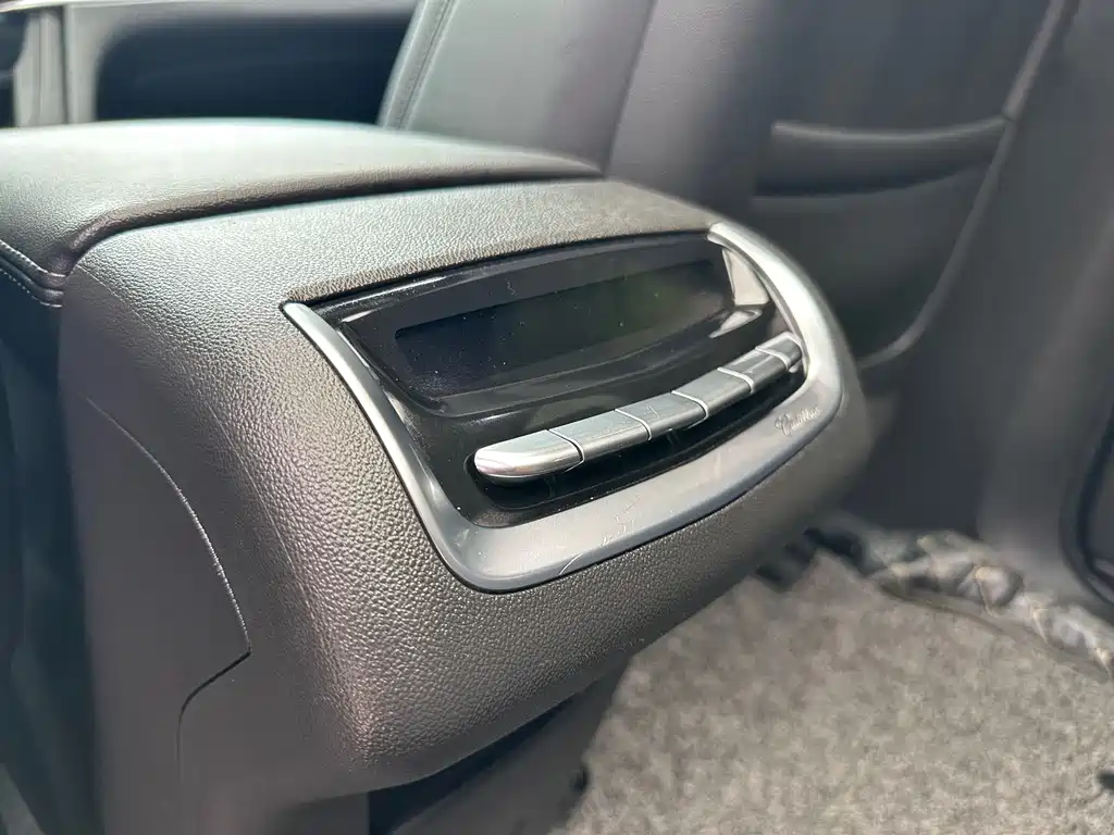 Cadillac XT6 — фото 9