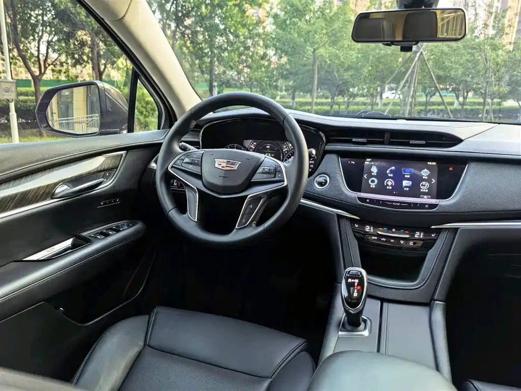Cadillac XT5 — фото 11