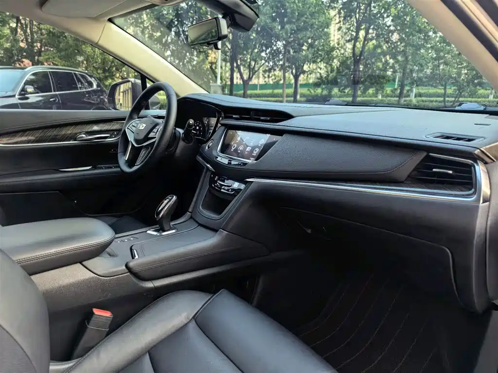 Cadillac XT5 — фото 13