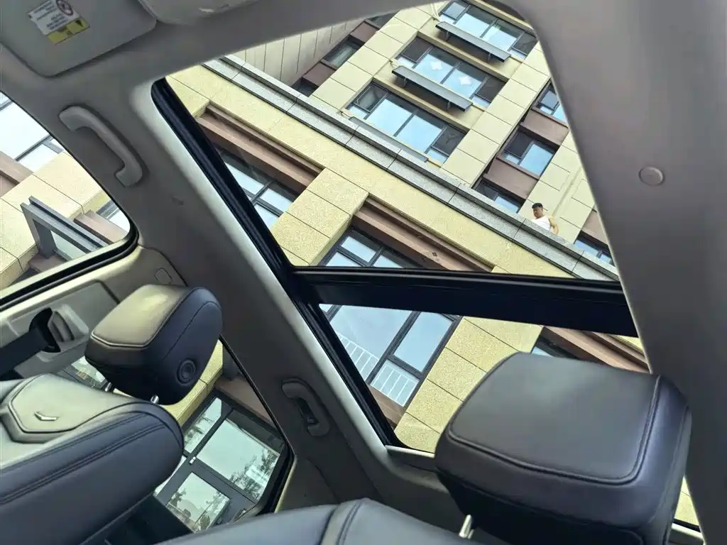 Cadillac XT5 — фото 14