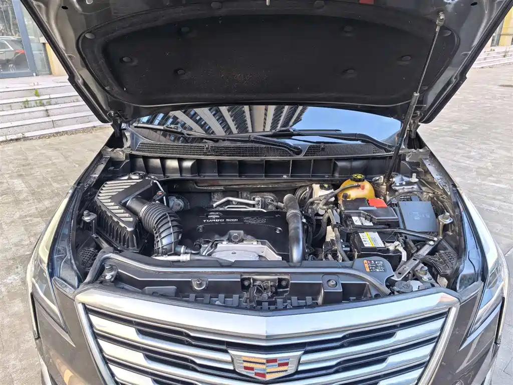 Cadillac XT5 — фото 17