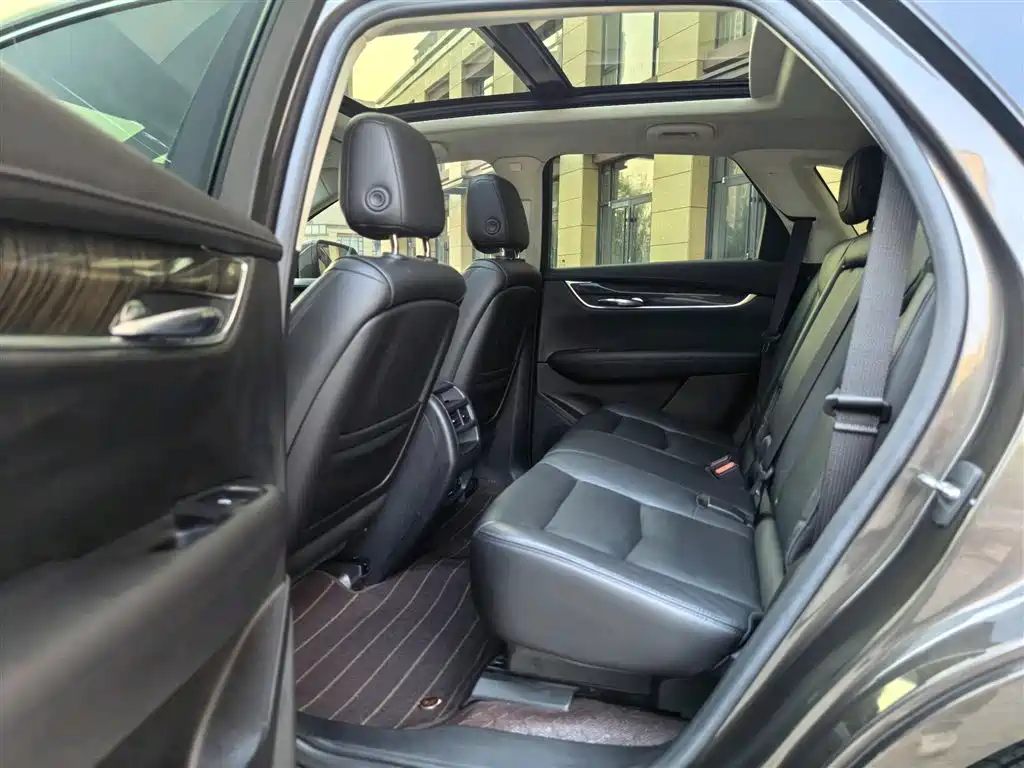 Cadillac XT5 — фото 8
