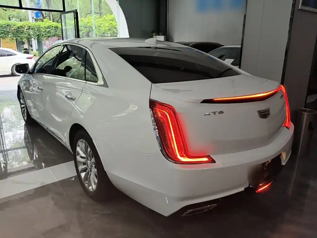 Cadillac XTS — фото 5