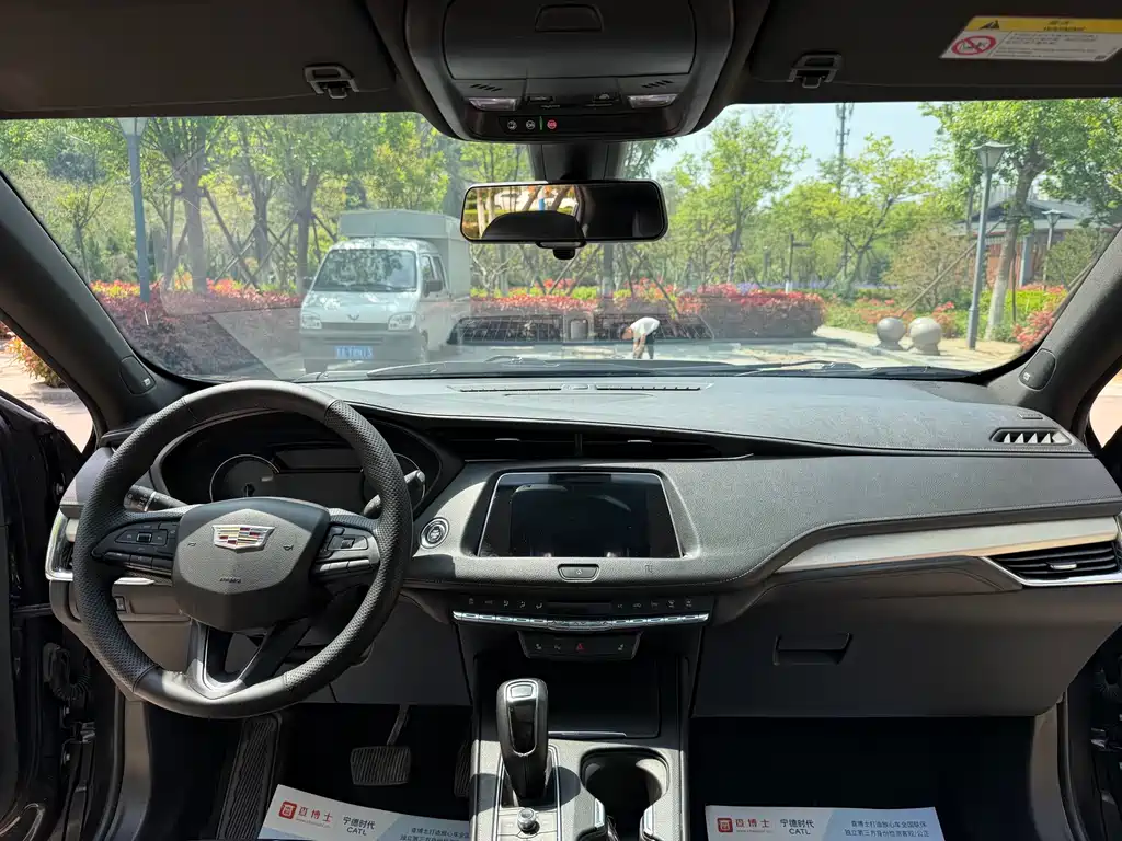 Cadillac XT4 — фото 11