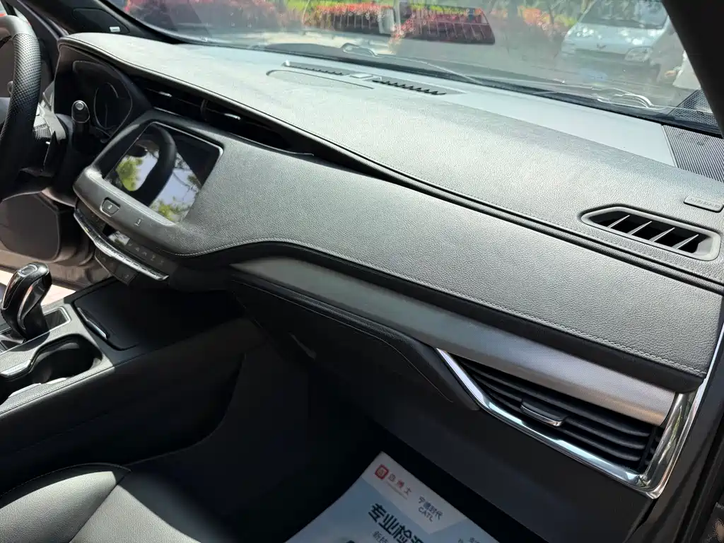 Cadillac XT4 — фото 15