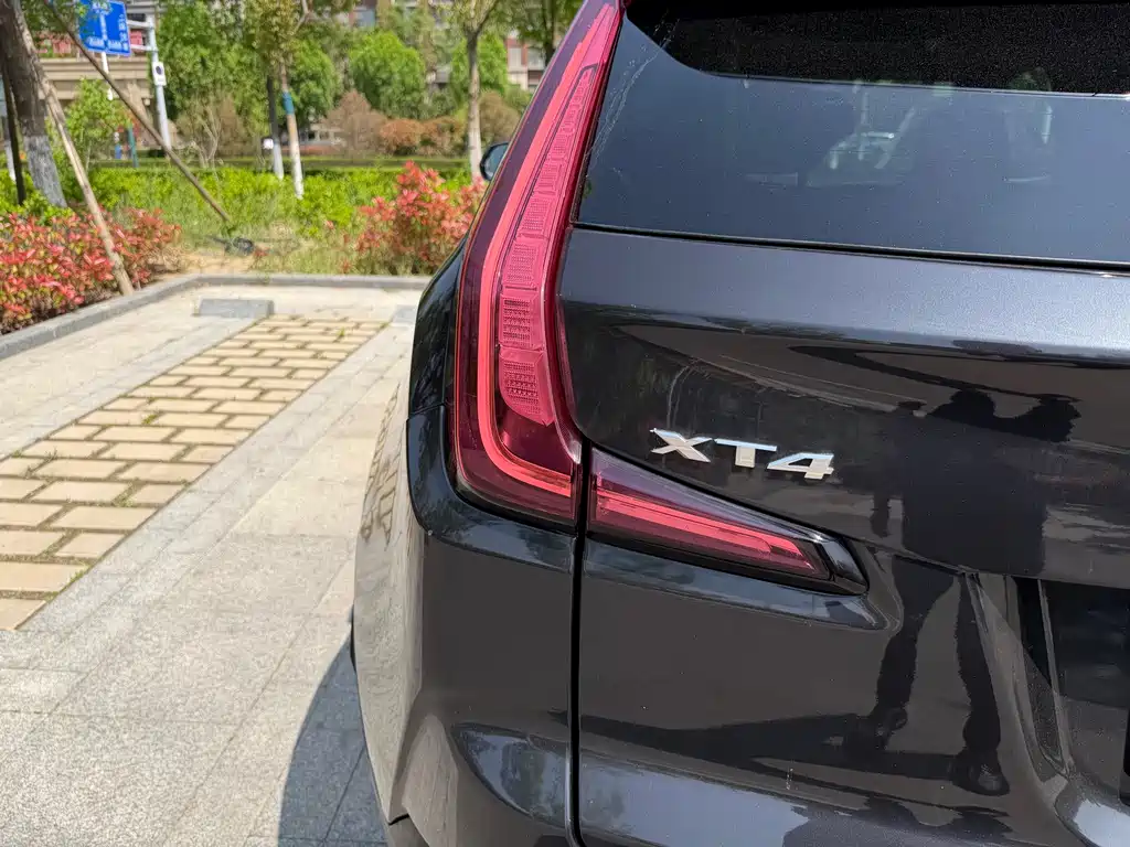 Cadillac XT4 — фото 22