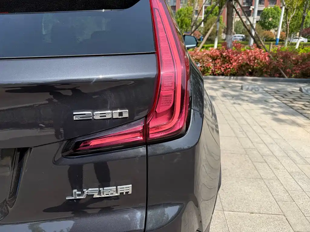 Cadillac XT4 — фото 23