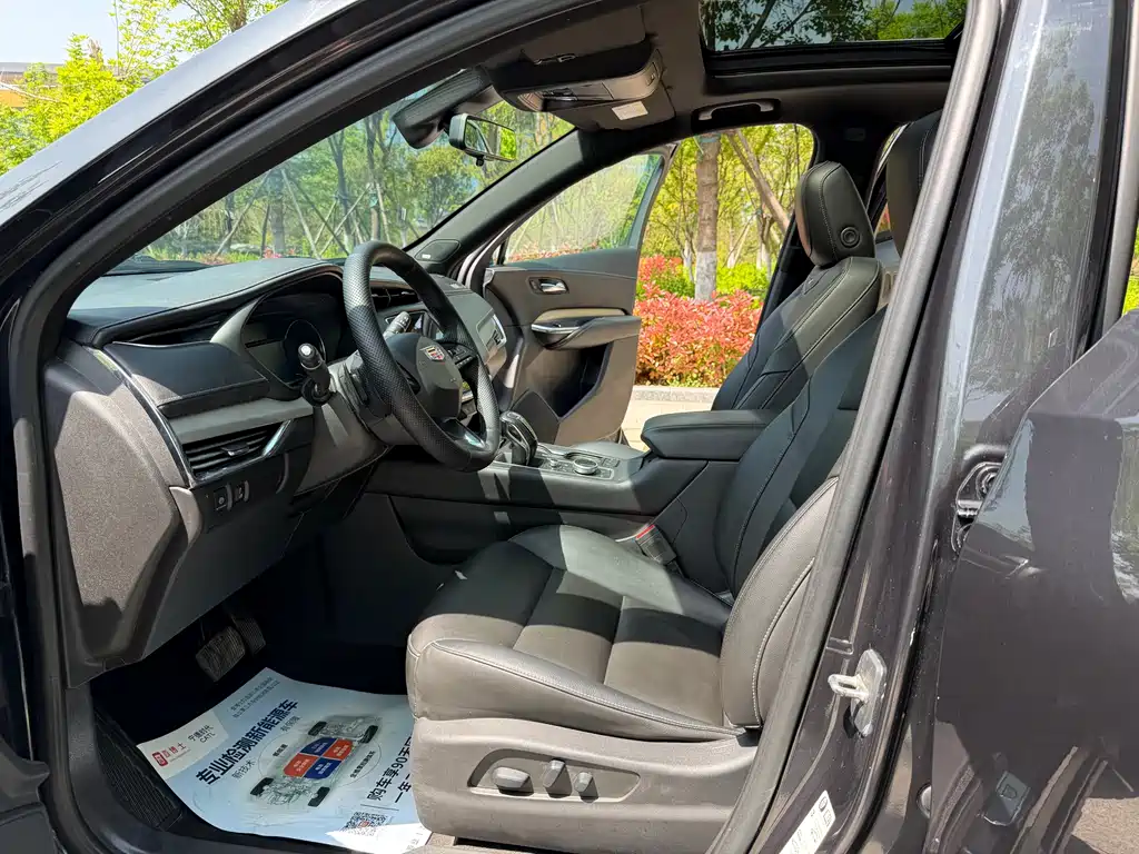 Cadillac XT4 — фото 7
