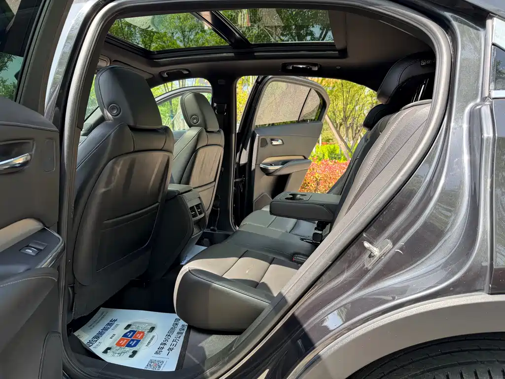 Cadillac XT4 — фото 8