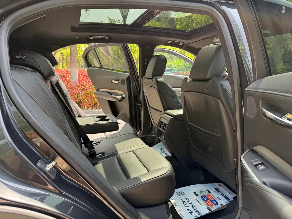 Cadillac XT4 — фото 9