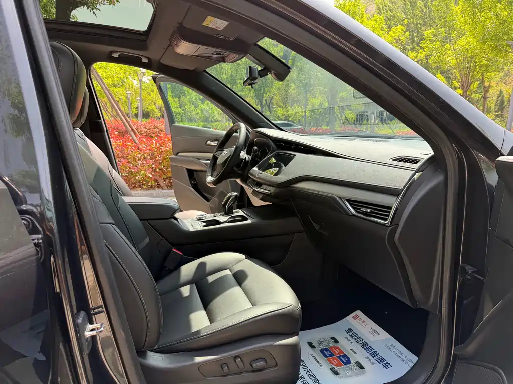Cadillac XT4 — фото 10