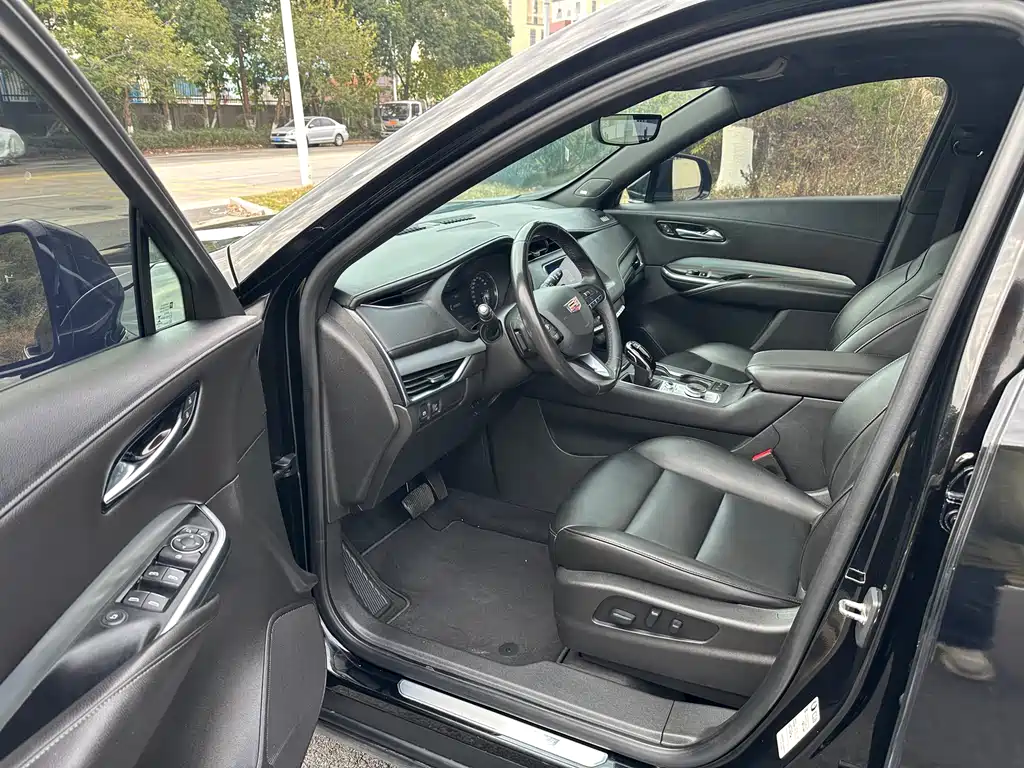 Cadillac XT4 — фото 4