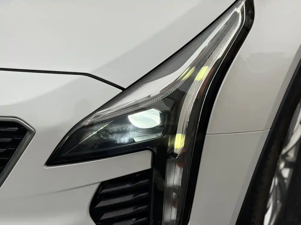 Cadillac XT4 — фото 3