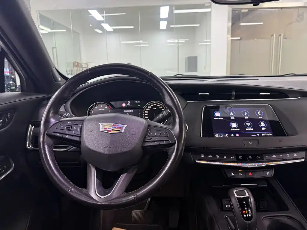 Cadillac XT4 — фото 17