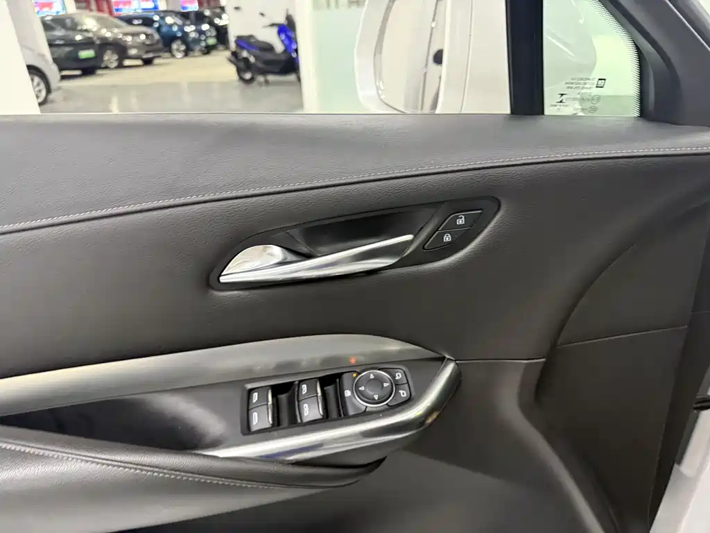 Cadillac XT4 — фото 9