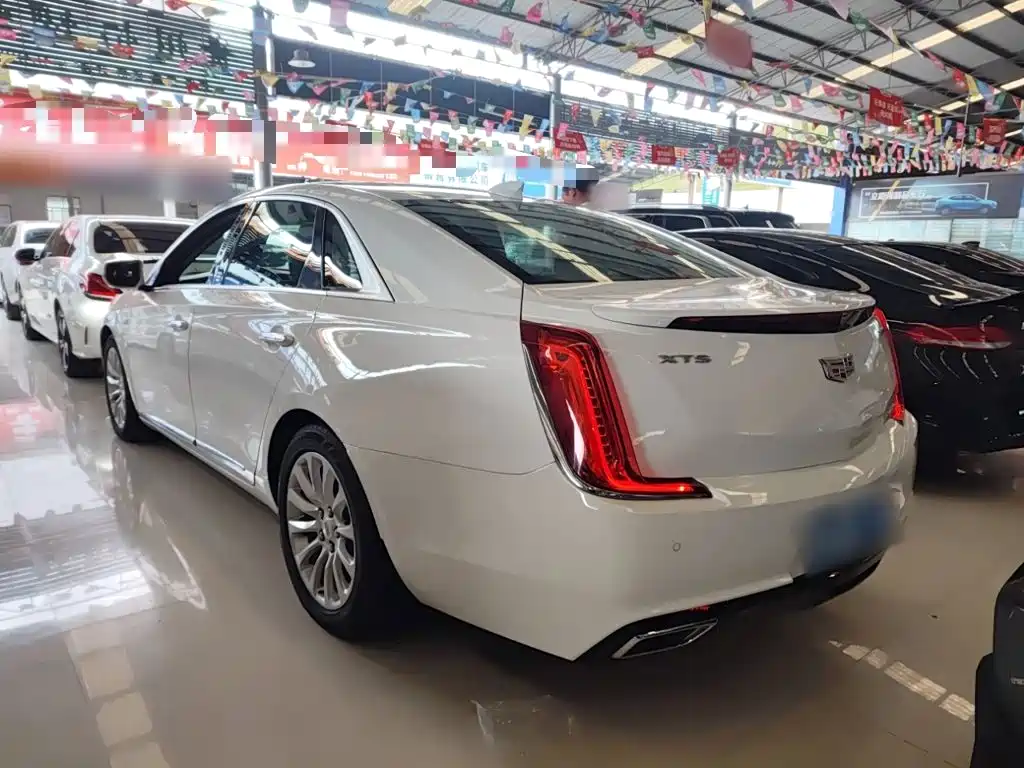 Cadillac XTS — фото 23
