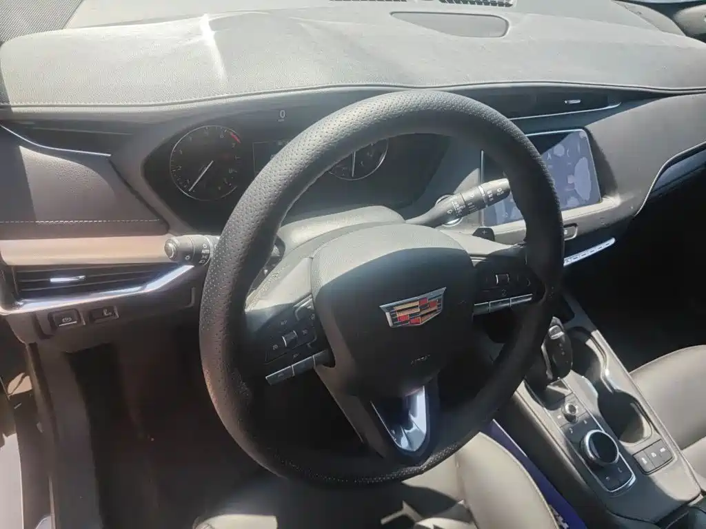 Cadillac XT4 — фото 10