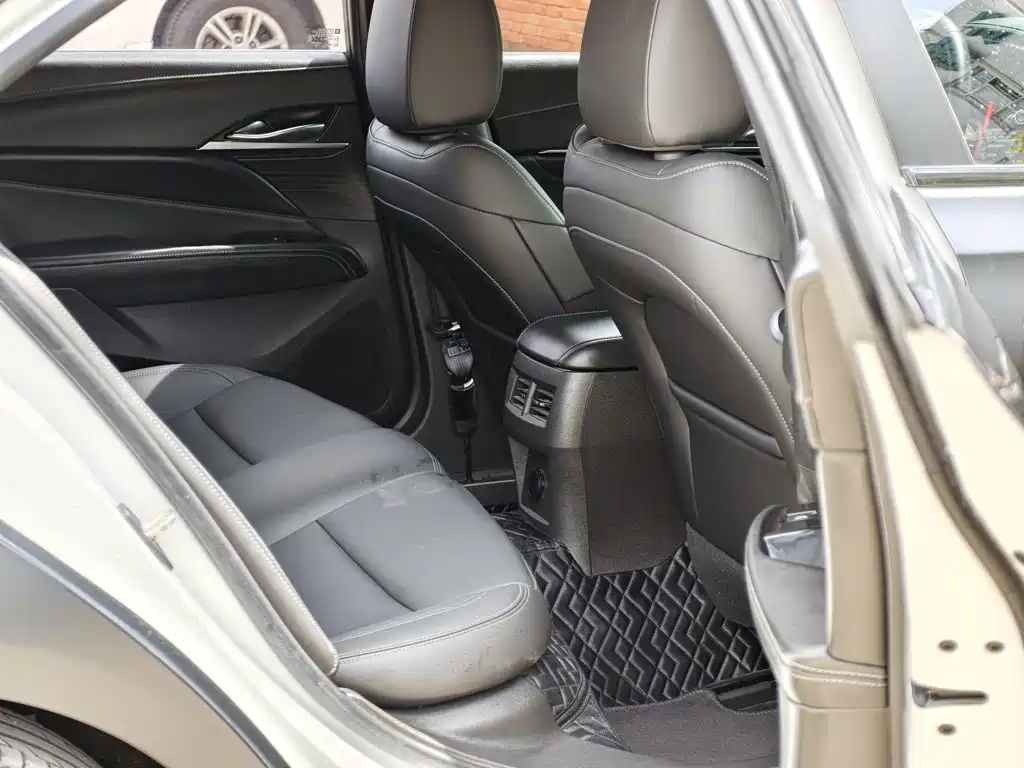 Cadillac CT4 — фото 20