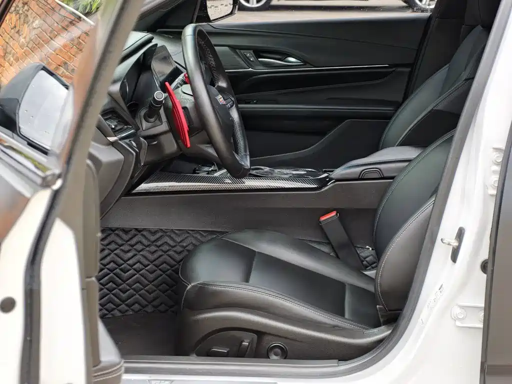 Cadillac CT4 — фото 22