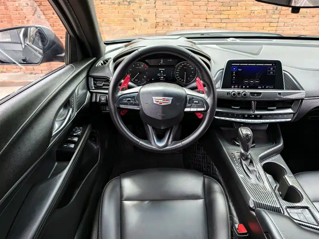 Cadillac CT4 — фото 24