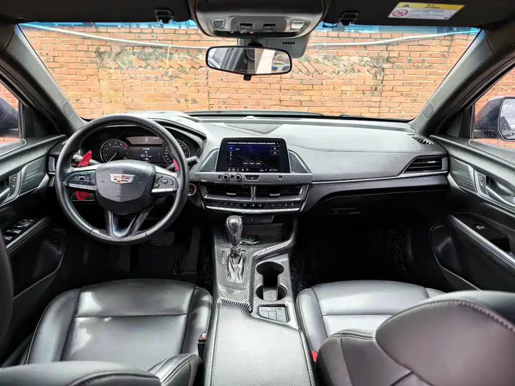 Cadillac CT4 — фото 25