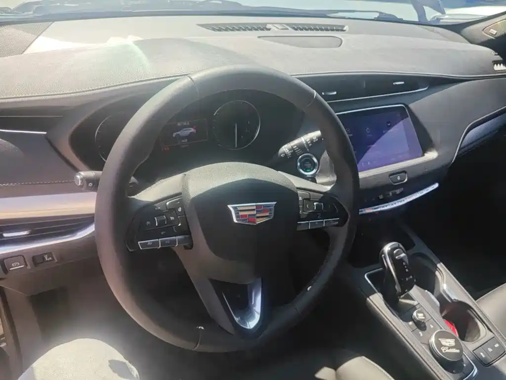 Cadillac XT4 — фото 10
