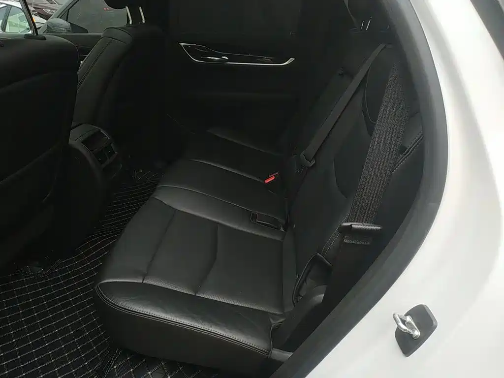 Cadillac XT5 — фото 13