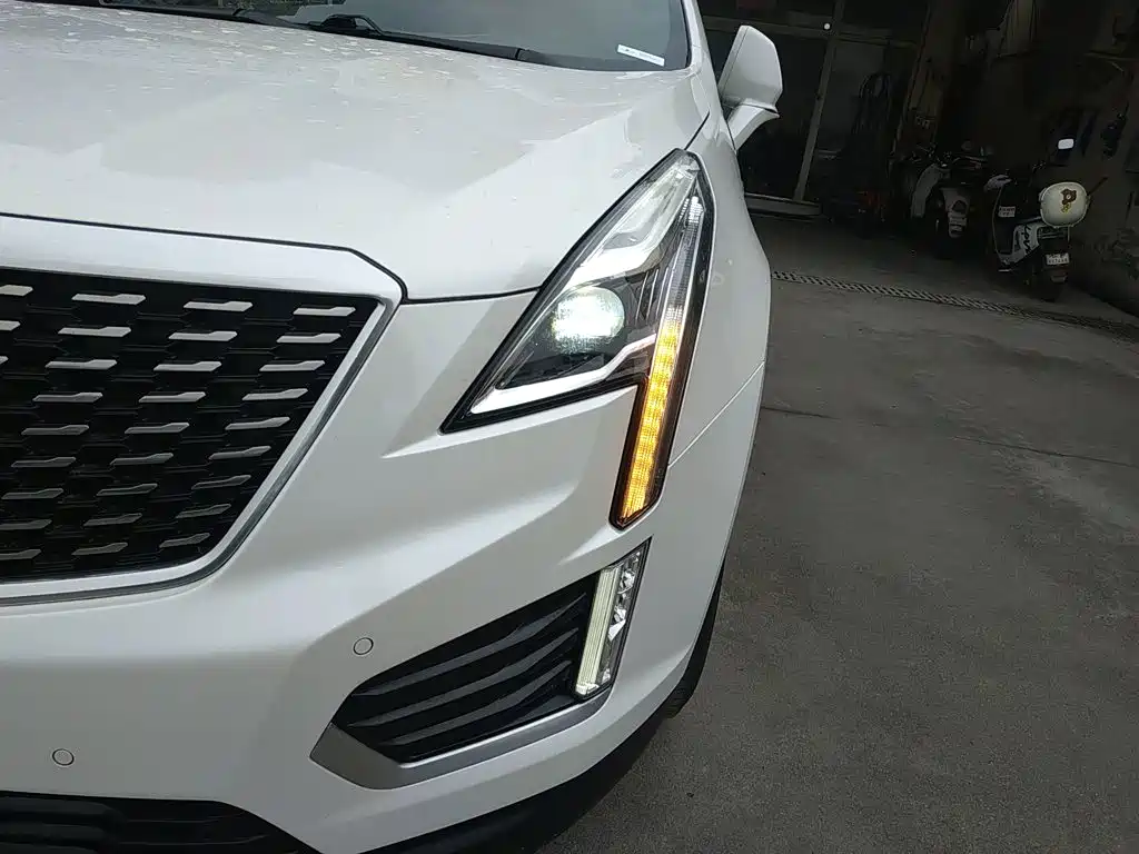 Cadillac XT5 — фото 18