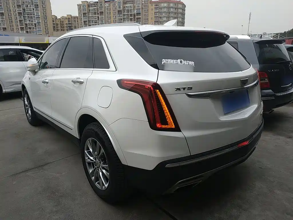 Cadillac XT5 — фото 23