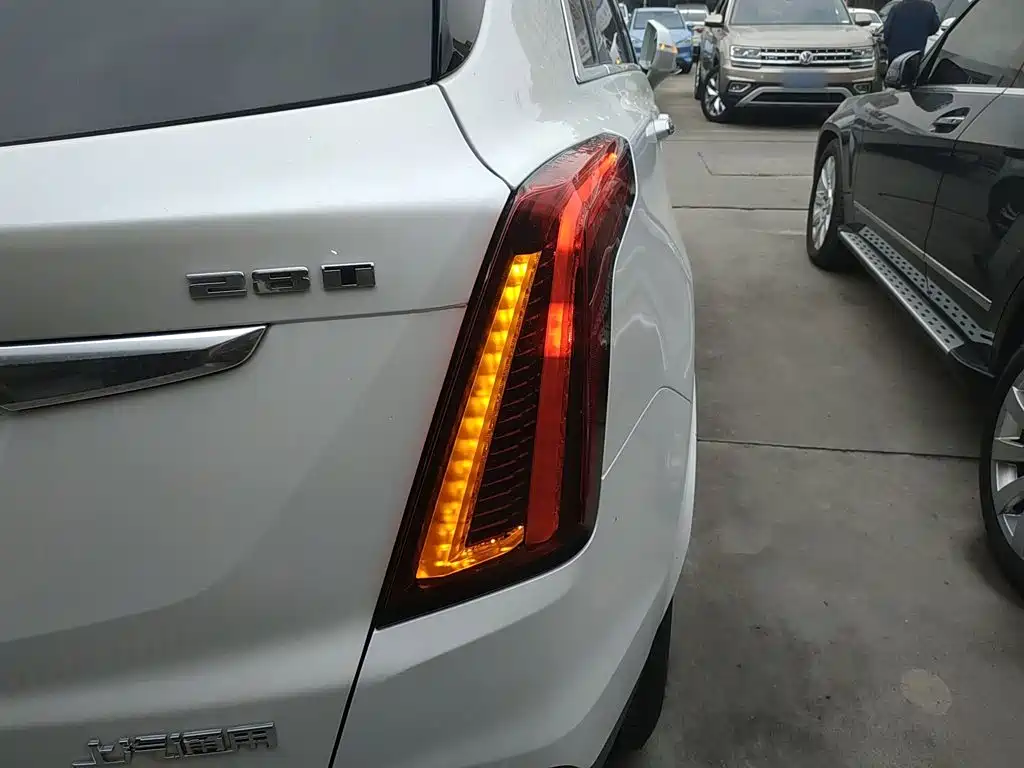 Cadillac XT5 — фото 24