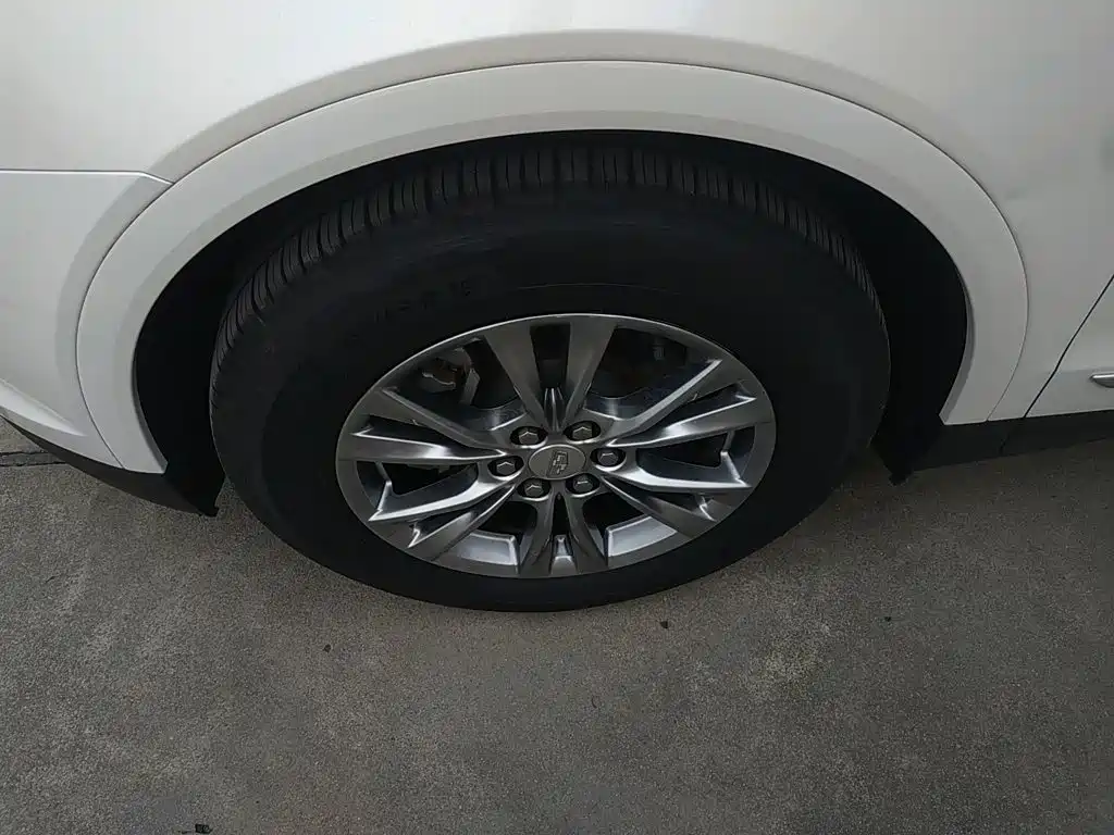 Cadillac XT5 — фото 25