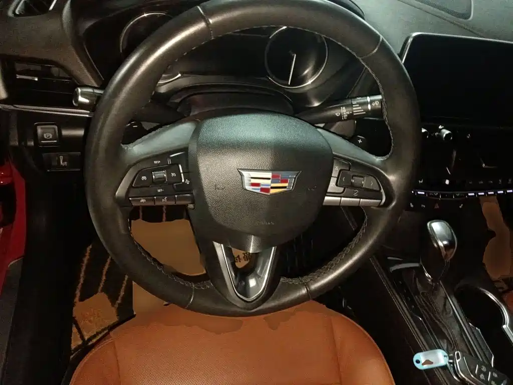 Cadillac CT4 — фото 8