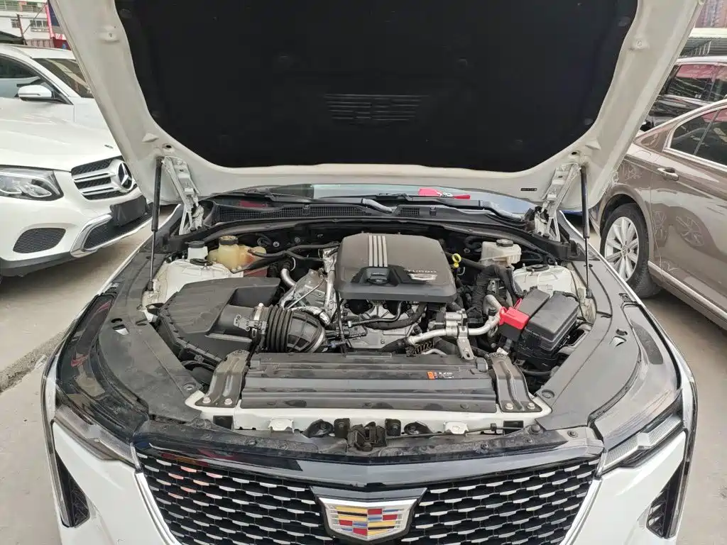 Cadillac CT4 — фото 16