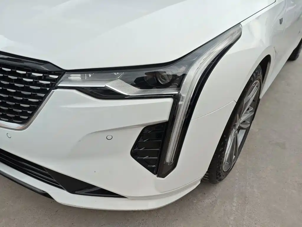 Cadillac CT4 — фото 18